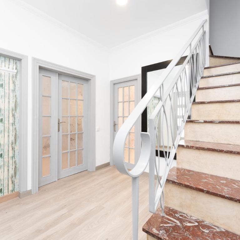 La Sagrera House - Three-Bedroom Townhouse - 5