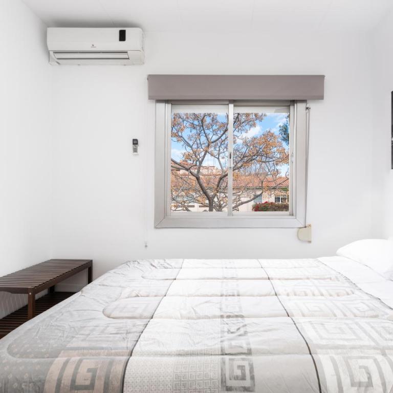 La Sagrera House - Three-Bedroom Townhouse - 24