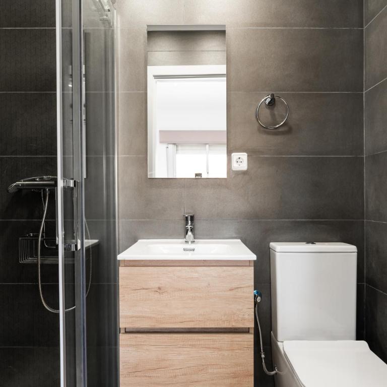 La Sagrera House - Three-Bedroom Townhouse - 25