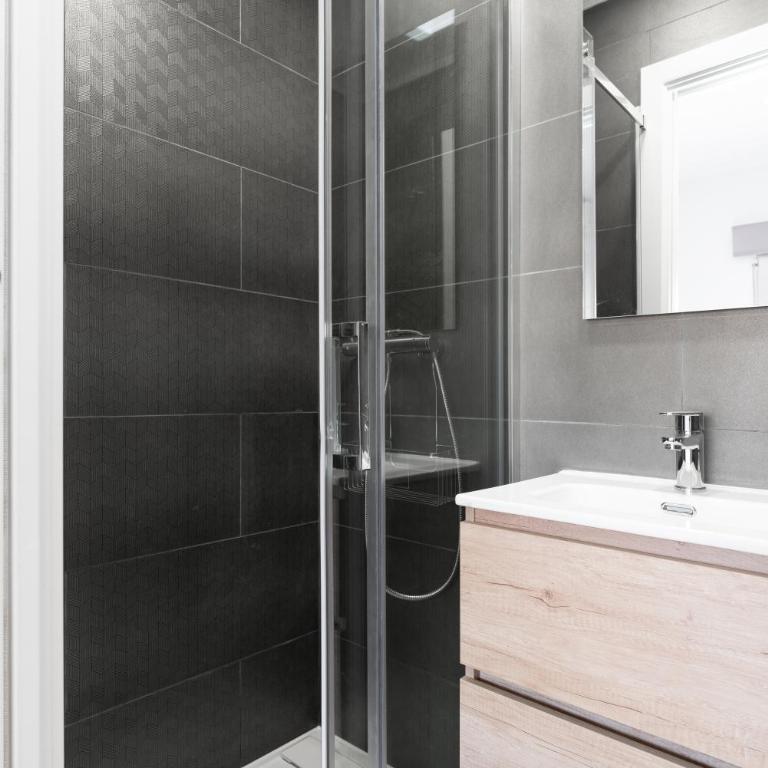 La Sagrera House - Three-Bedroom Townhouse - 26