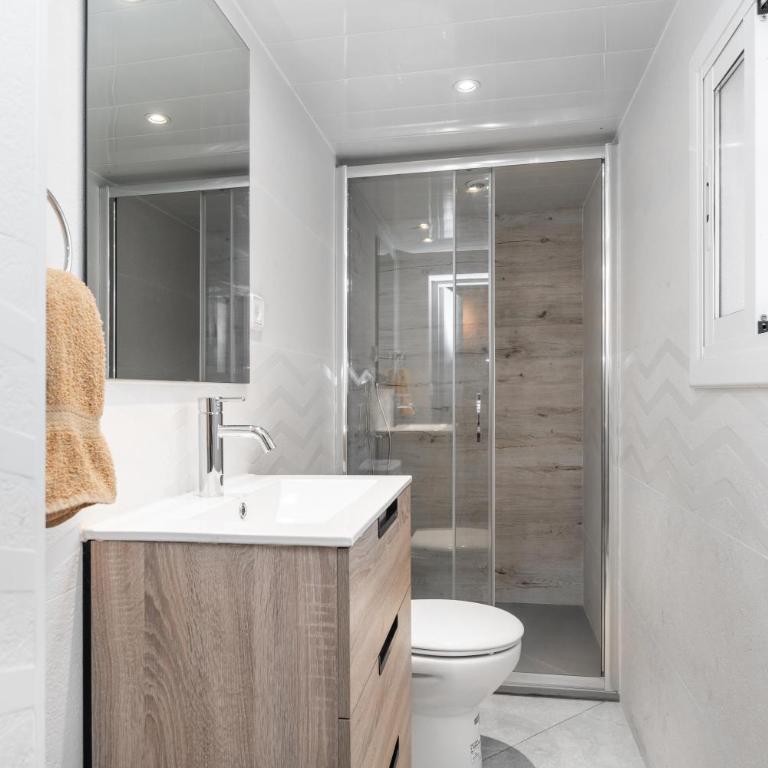 La Sagrera House - Three-Bedroom Townhouse - 20