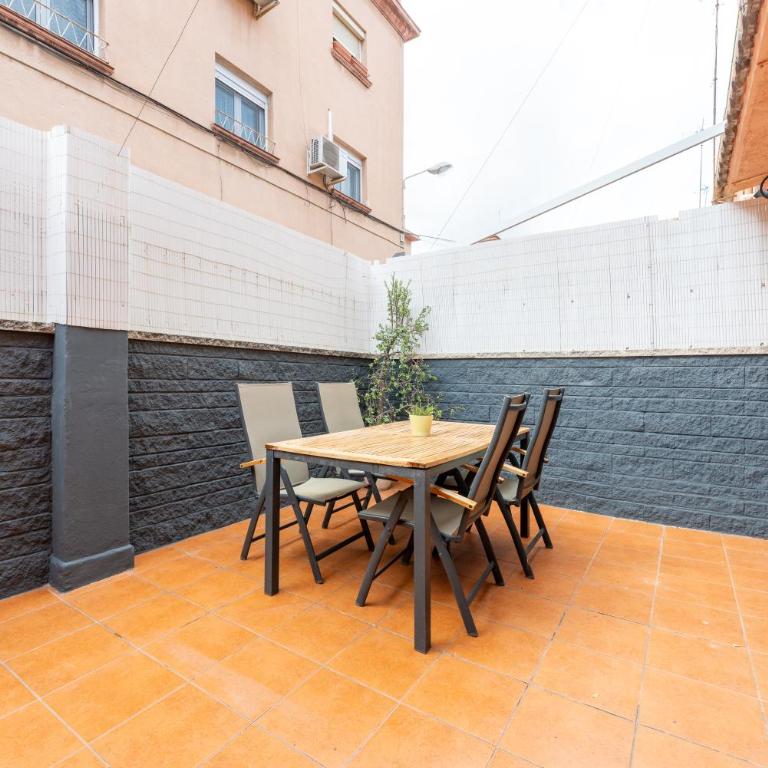 La Sagrera House - Three-Bedroom Townhouse - 42