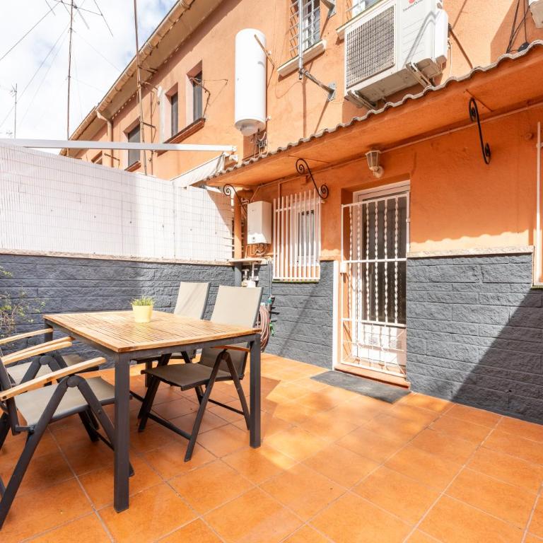 La Sagrera House - Three-Bedroom Townhouse - 43