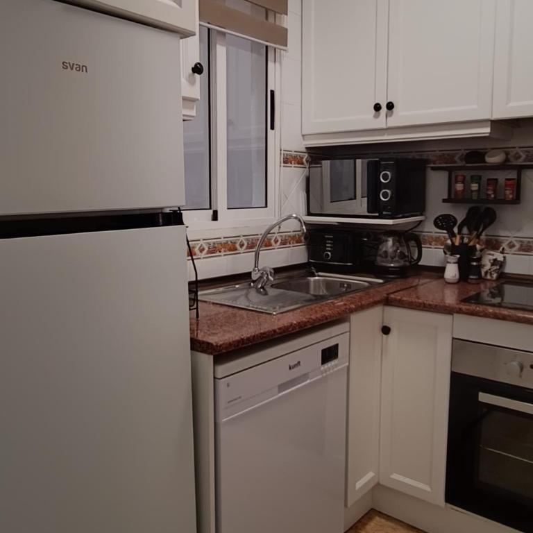 Apartment near Beach with Pool - Torrevieja PMT14 - Two-Bedroom Apartment - 15