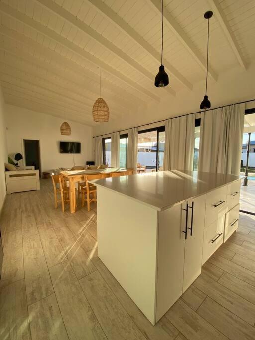 Casa Mercedes, casa privada a estrenar alquiler todo el año, con pileta climatizada solar de noviembre a marzo - Villa de 1 dormitorio - 16