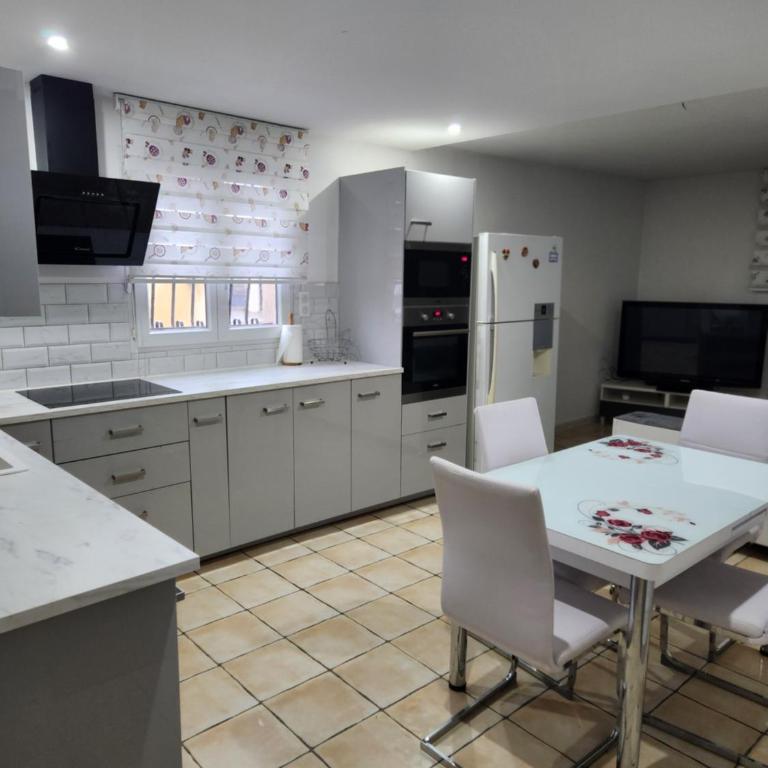 Villa Avignon- Montfavet en périphérique du centre ville d'Avignon WIFI avec grand parking - Villa con 2 Camere da Letto - 2