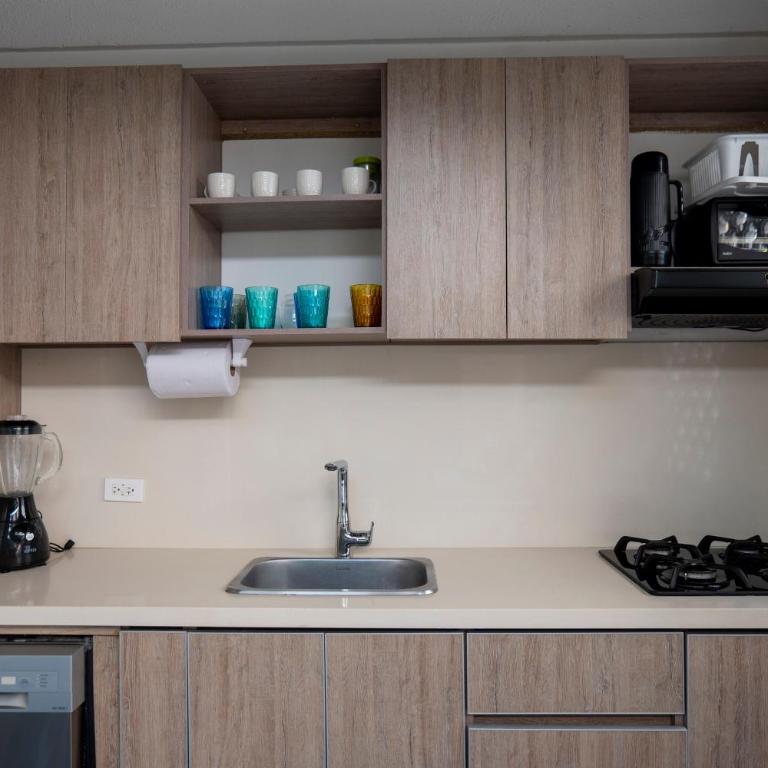 Casa Familiar - Maria de las Palmas -Getsemani - Three-Bedroom House - 37