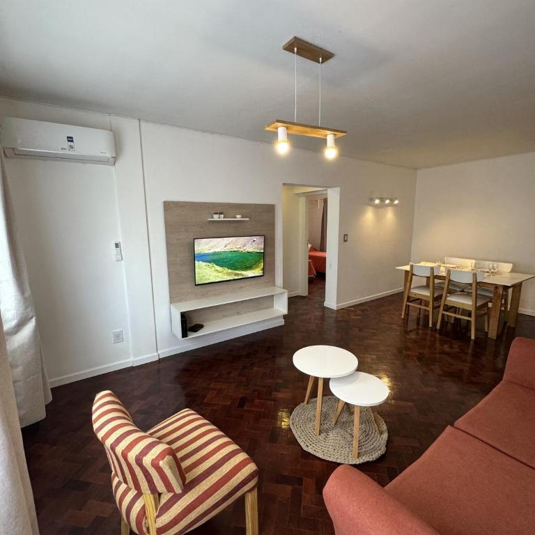 Departamento céntrico - Apartamento de 2 dormitorios - 1