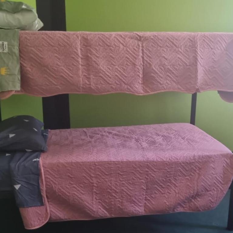 Hostal House 995 - Habitación Compartida Mixta de 6 camas - 1