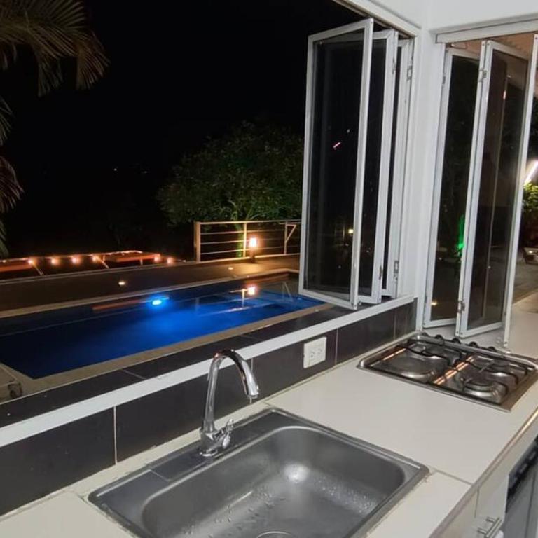 Casa campestre con piscina climatizada a 1 hora de Bogota - Casa de 4 dormitorios - 93