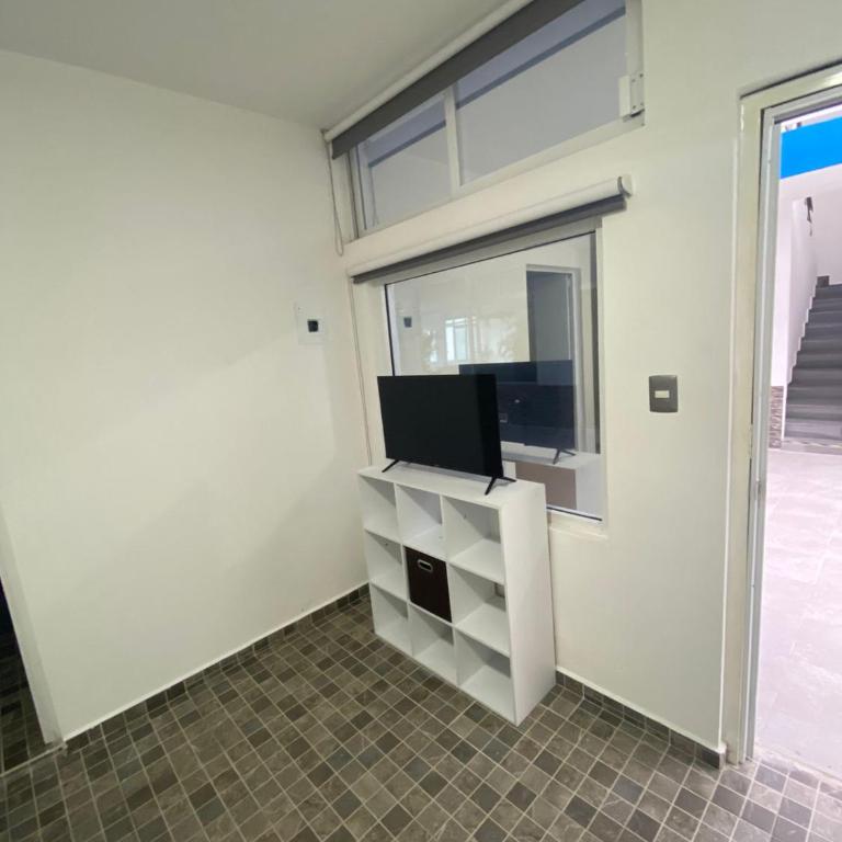 Blue Inn Hotel & Suites - Standard King Room - 2