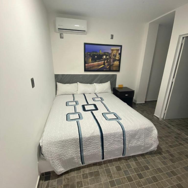 Blue Inn Hotel & Suites - Standard King Room - 1
