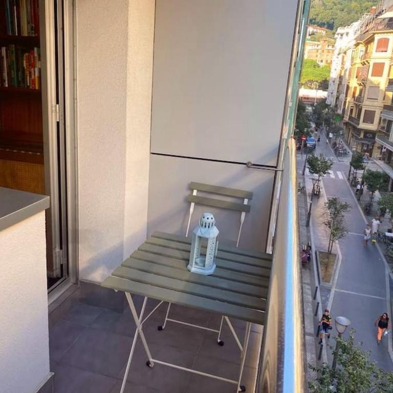Amplio y acogedor piso en pleno barrio de Gros, en Donostia - San Sebastián - Apartamento de 3 dormitorios - 20