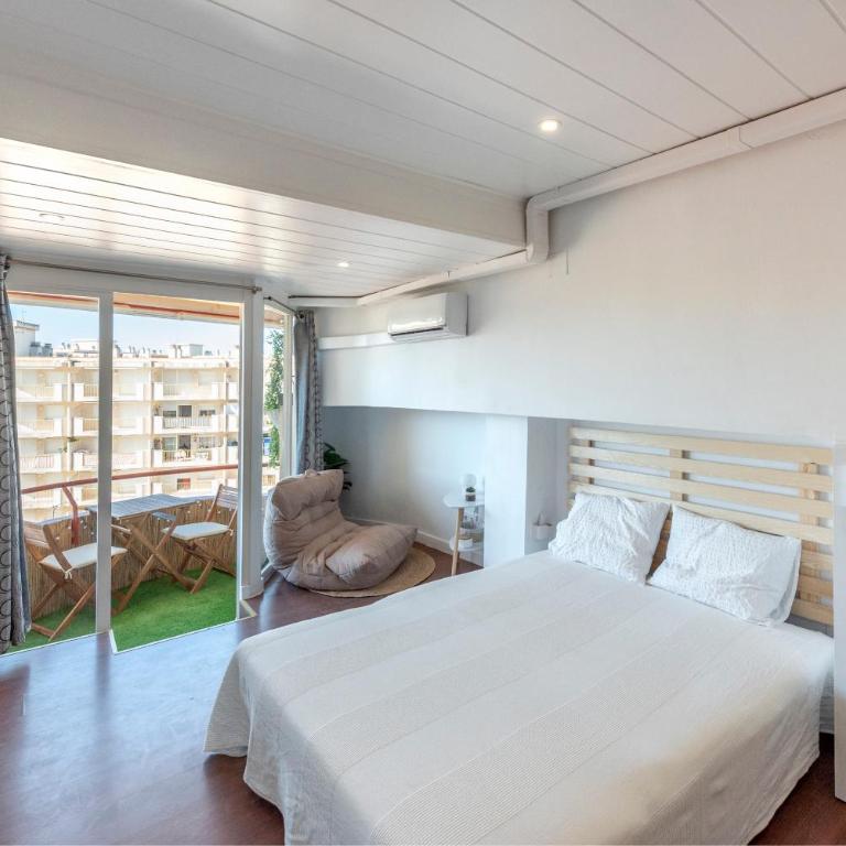 Beach & Fun: Cozy Studio - One-Bedroom Apartment - 1