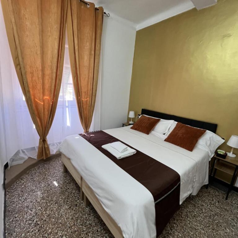 Genova Gold Rooms - Camera Matrimoniale con Bagno Privato - 2