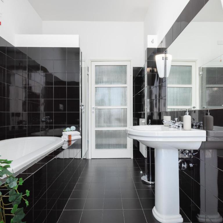 Black & White Home Vista Duomo 400 metri - Appartamento con 2 Camere da Letto - 51