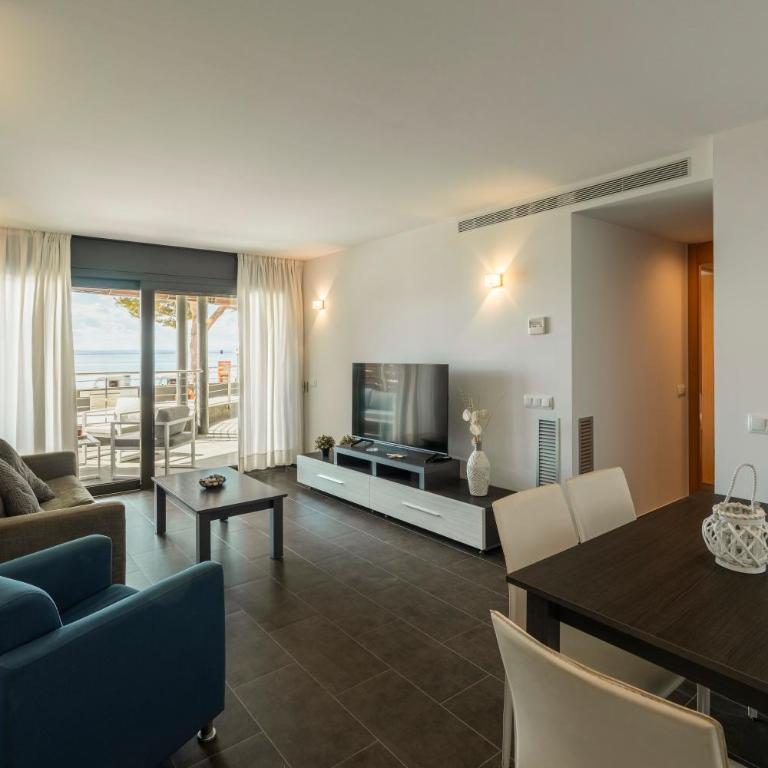 Apartamento con gran terraza delante del mar - Two-Bedroom Apartment - 10