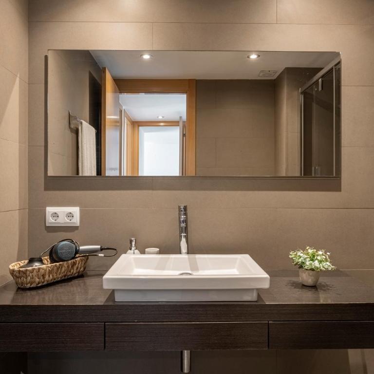 Apartamento con gran terraza delante del mar - Two-Bedroom Apartment - 18