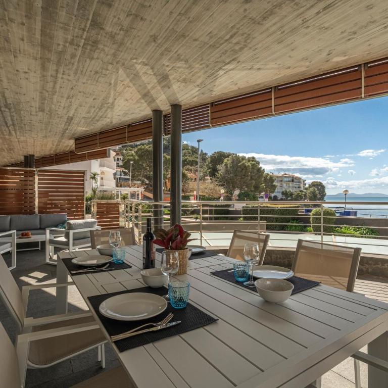 Apartamento con gran terraza delante del mar - Two-Bedroom Apartment - 3