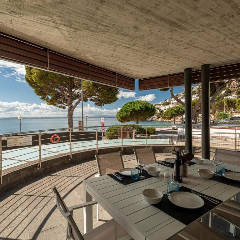 Apartamento con gran terraza delante del mar - Two-Bedroom Apartment - 8