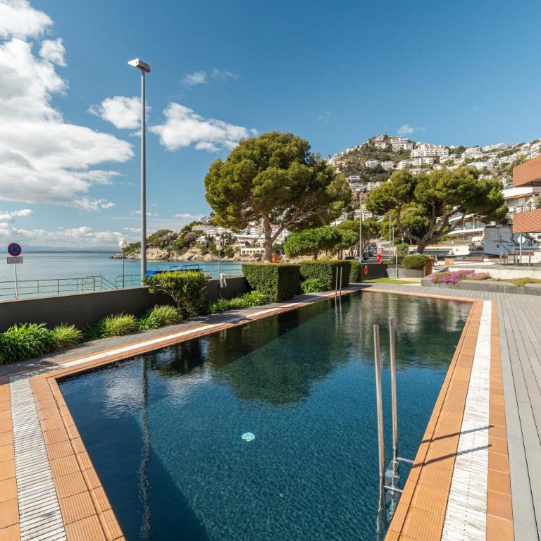Apartamento con gran terraza delante del mar - Two-Bedroom Apartment - 21