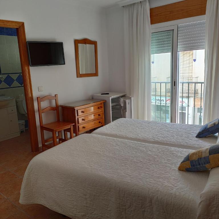 Hostal Ana - Adults Recommended - Habitación Doble con balcón - 2 camas - 4