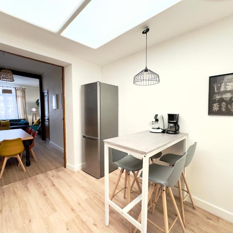 4 Ch - 10 pers - Grande Maison - Parking - Jardin - BBQ - Maison 4 Chambres - 20