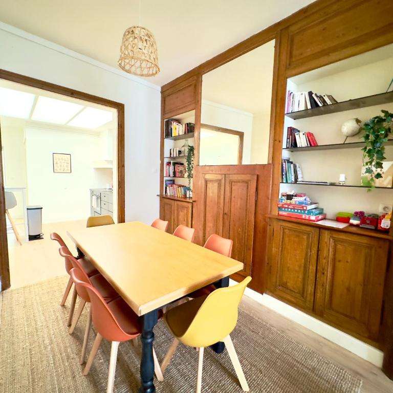 4 Ch - 10 pers - Grande Maison - Parking - Jardin - BBQ - Maison 4 Chambres - 9