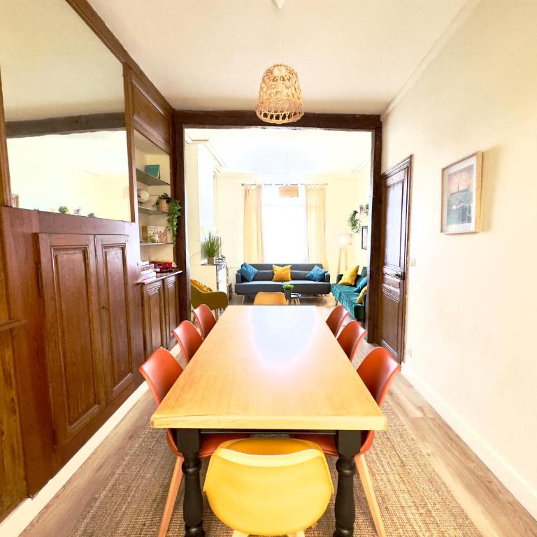 4 Ch - 10 pers - Grande Maison - Parking - Jardin - BBQ - Maison 4 Chambres - 5