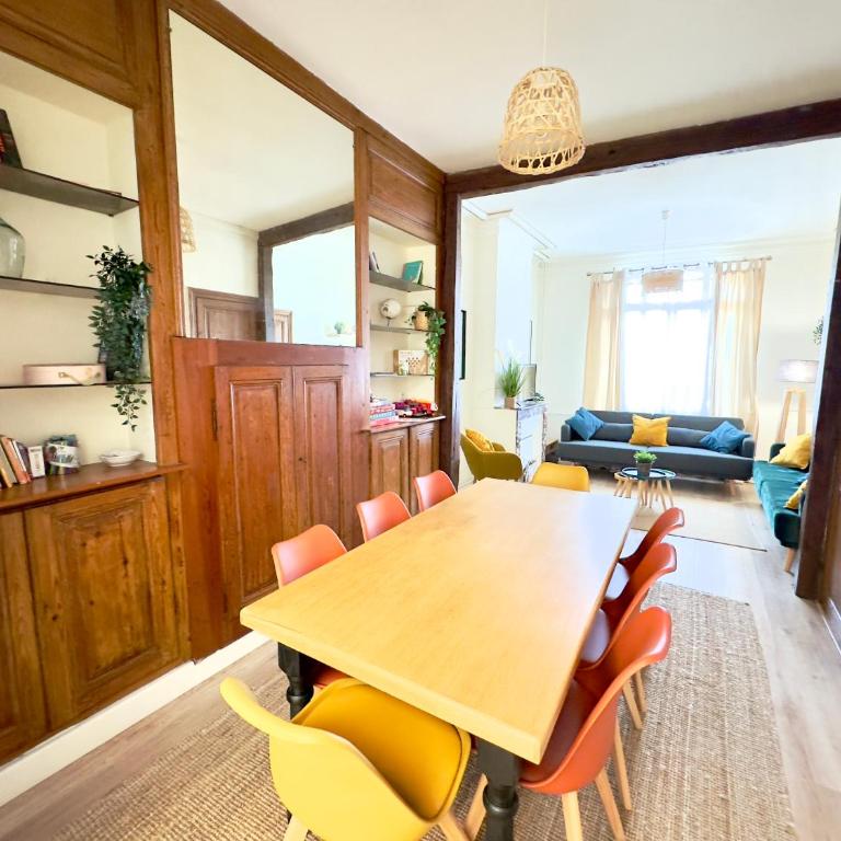 4 Ch - 10 pers - Grande Maison - Parking - Jardin - BBQ - Maison 4 Chambres - 1