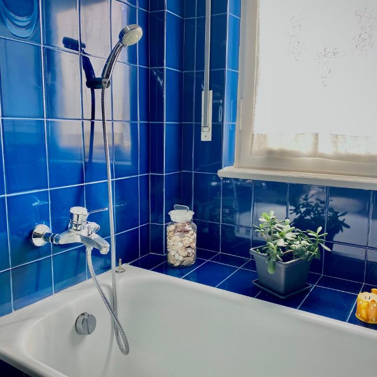 Stanza Cristina e Patrizia fiere e moda M4 California self-check-in - Quadruple Room with Private Bathroom - 7