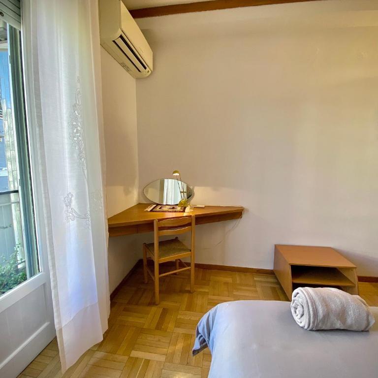 Stanza Cristina e Patrizia fiere e moda M4 California self-check-in - Quadruple Room with Private Bathroom - 9
