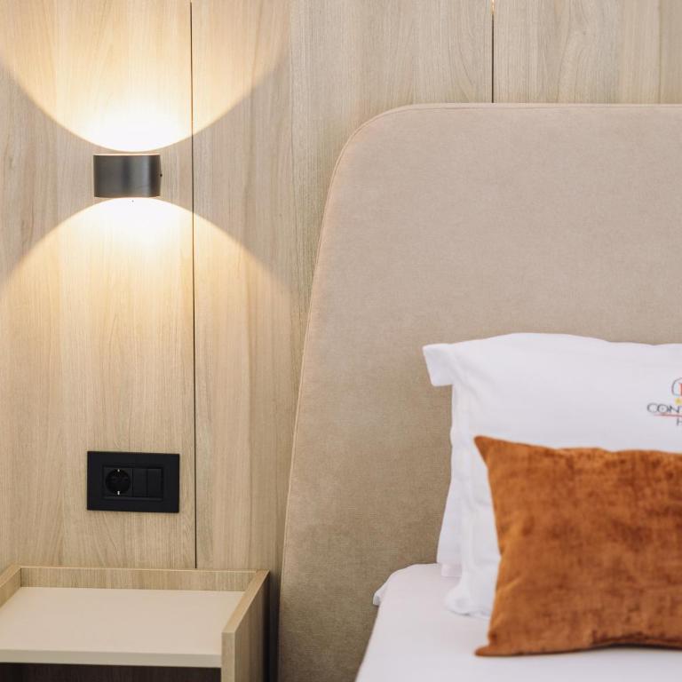Continental Hotel - Porodična Soba sa Balkonom i Pogledom na More - 11