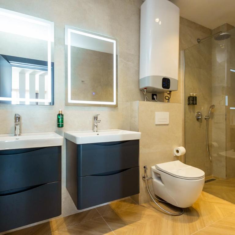 Continental Hotel - Porodična Soba sa Balkonom i Pogledom na More - 10