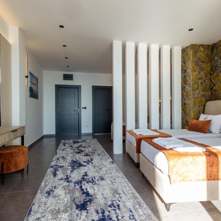 Continental Hotel - Porodična Soba sa Balkonom i Pogledom na More - 5