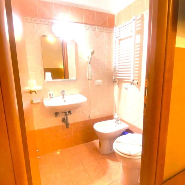 Booking Now Rome-Address Via Palestro,56- Breakfast included - Dreibettzimmer - 22