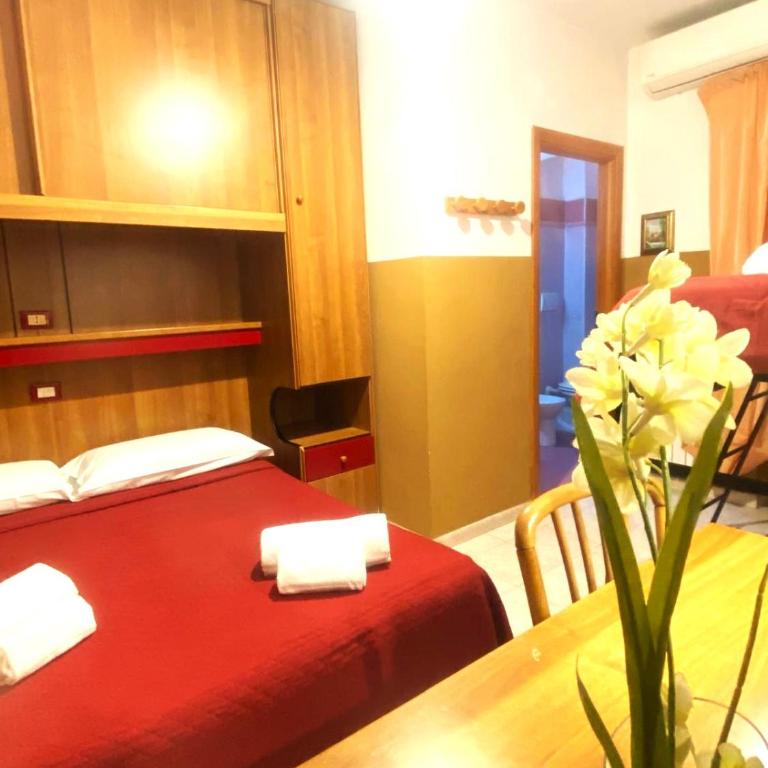 Booking Now Rome-Address Via Palestro,56- Breakfast included - Dreibettzimmer - 1