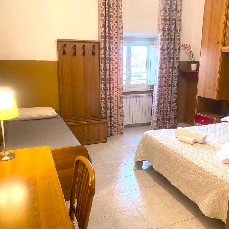 Booking Now Rome-Address Via Palestro,56- Breakfast included - 4-Bett-Schlafsaal für Frauen - 7