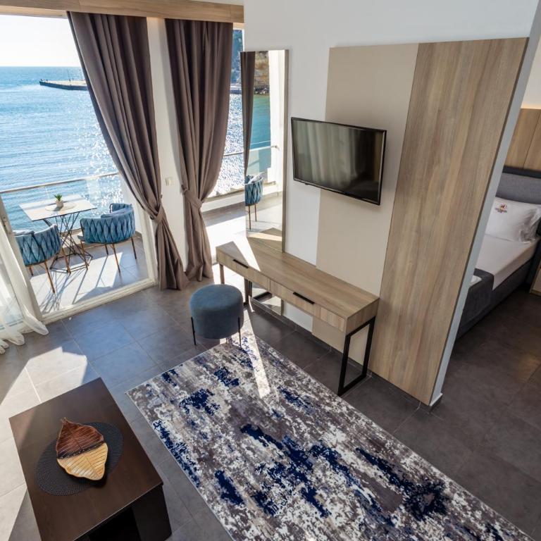 Continental Hotel - Deluks Dvokrevetni Studio sa Bračnim Krevetom - 1