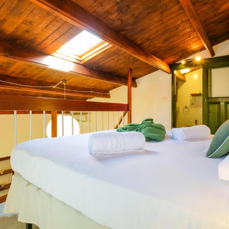 Catalan Loft Retreat - Two-Bedroom Apartment - 14