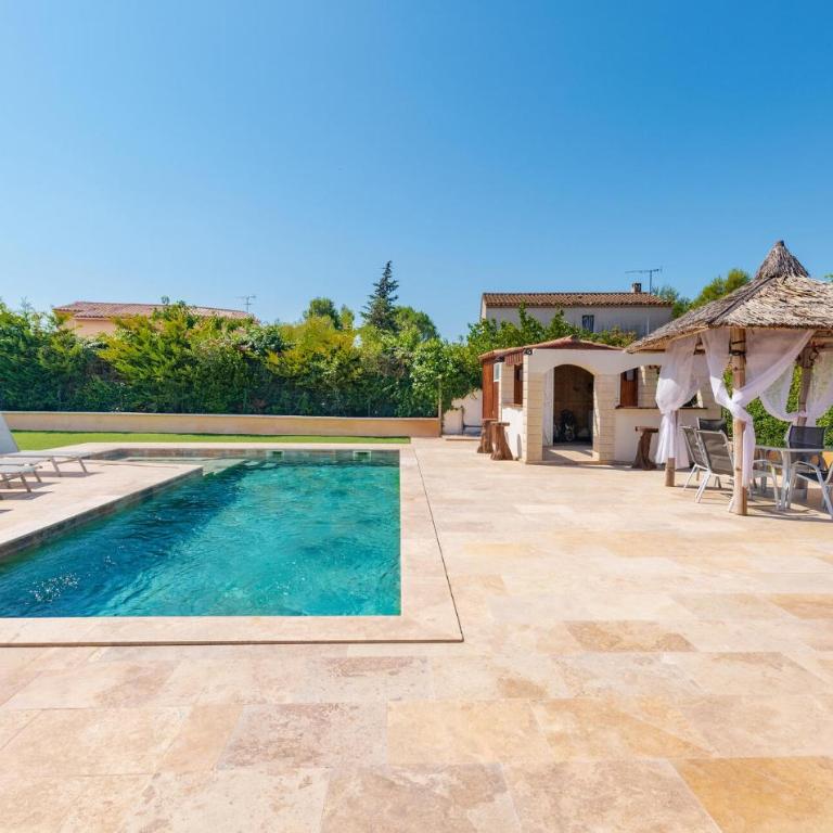 Awesome Home In Arles - Maison de Vacances 4 Chambres - 10