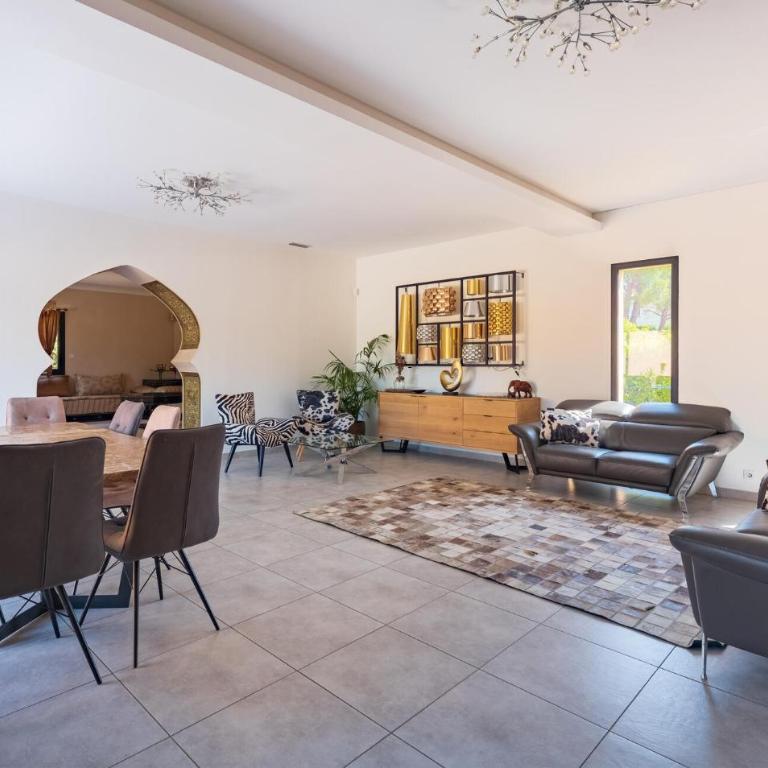 Awesome Home In Arles - Maison de Vacances 4 Chambres - 15
