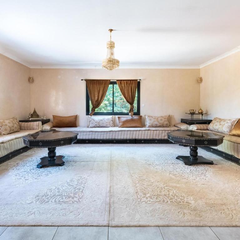 Awesome Home In Arles - Maison de Vacances 4 Chambres - 4