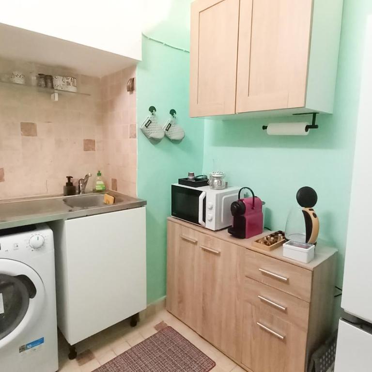 Palais Carnot central apartment with balcony and A C - One-Bedroom Apartment - 8