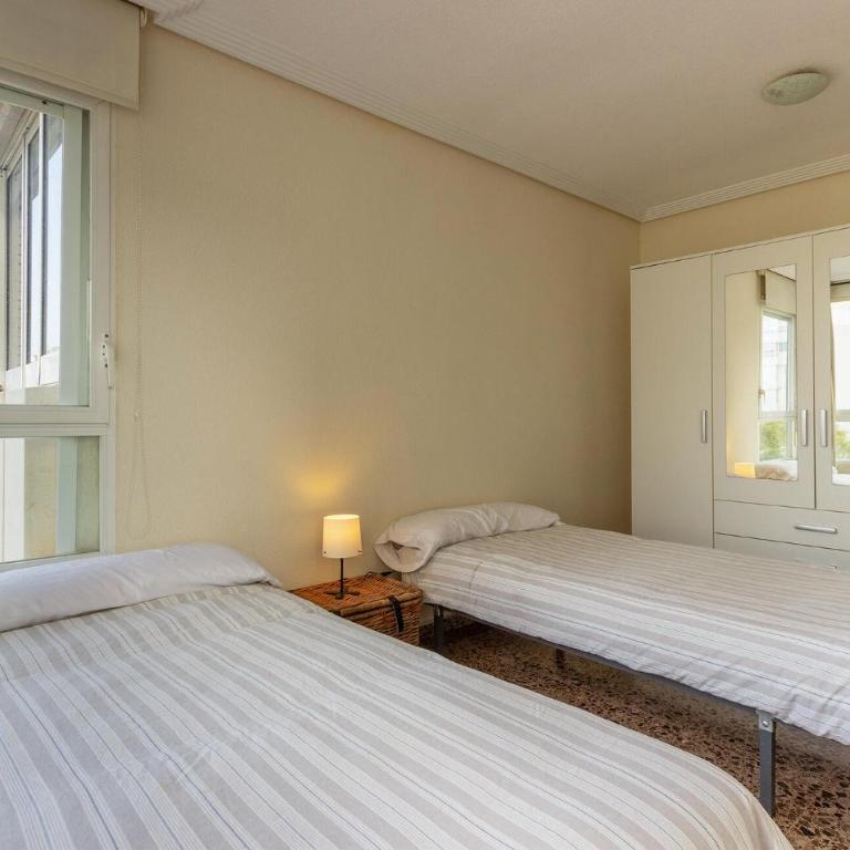 Lovely Apartment In Alacant With Wifi - Apartamento de 3 dormitorios - 20