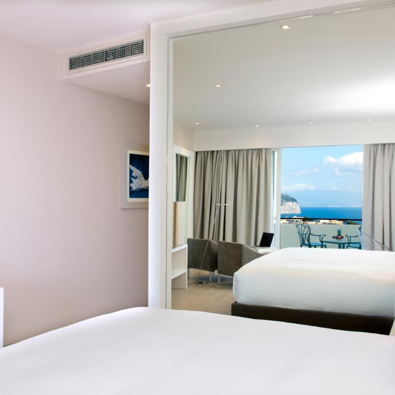 Hilton Sorrento Palace - Deluxe Dreibettzimmer mit Meerblick - 1