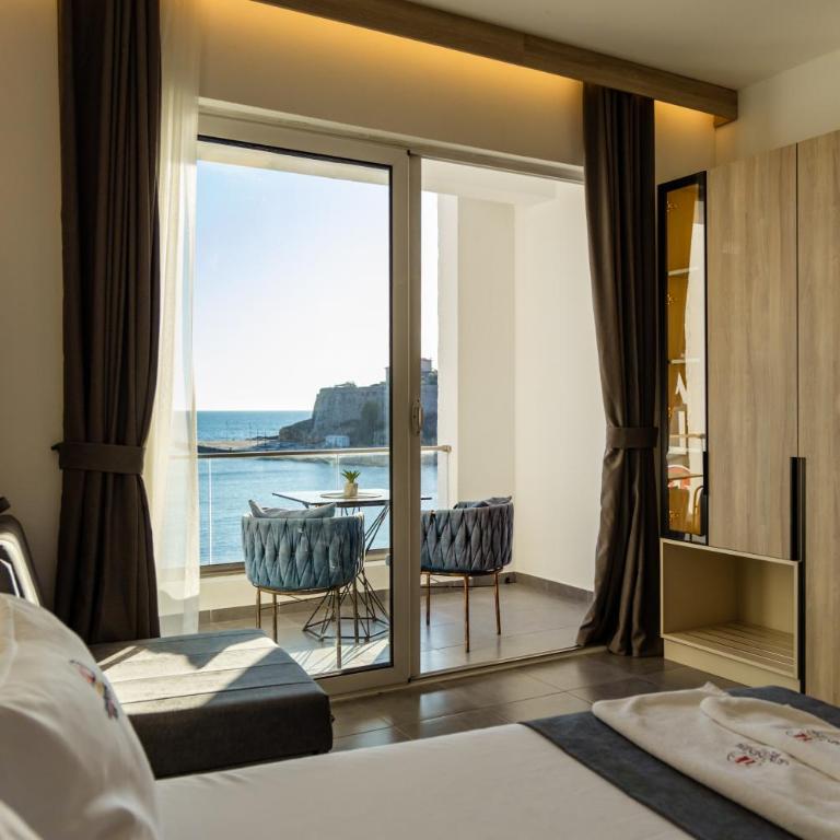 Continental Hotel - Superior Dvokrevetna Soba sa Bračnim Krevetom i Pogledom na More - 14