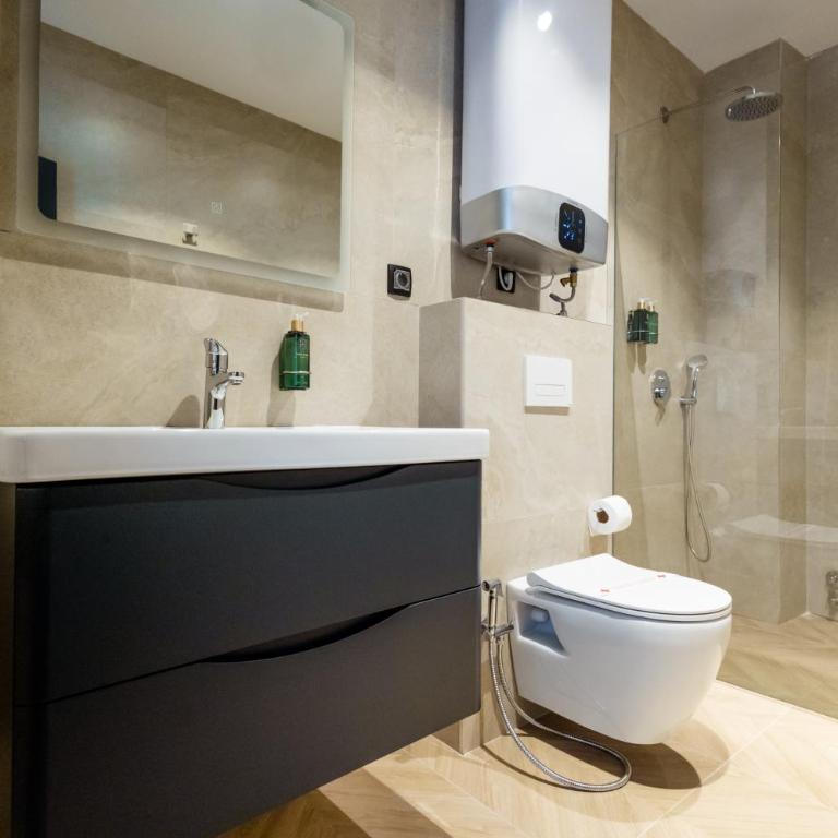 Continental Hotel - Porodična Soba sa Balkonom i Pogledom na More - 16