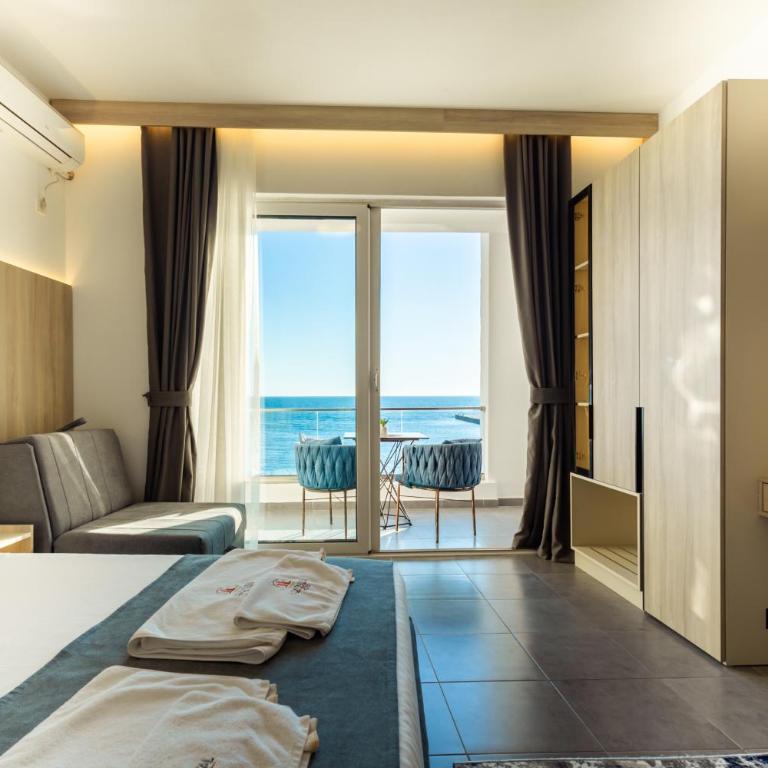 Continental Hotel - Porodična Soba sa Balkonom i Pogledom na More - 19