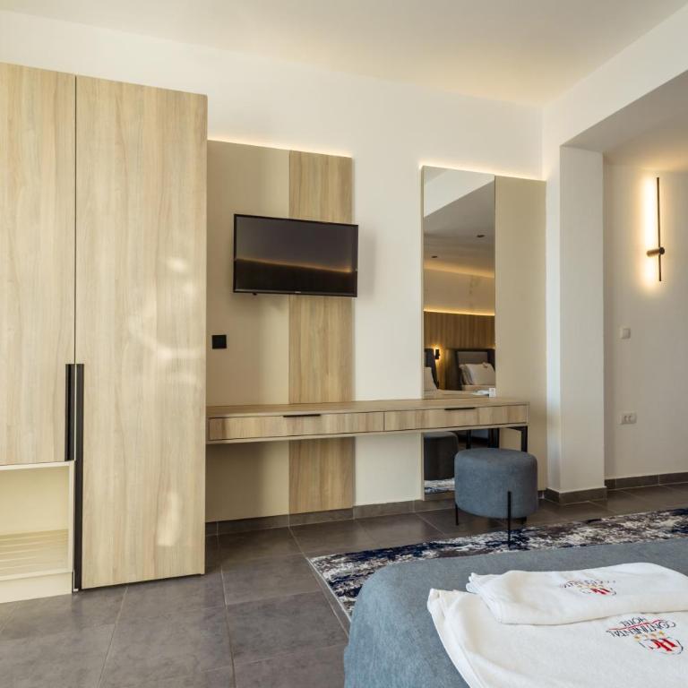 Continental Hotel - Porodična Soba sa Balkonom i Pogledom na More - 18